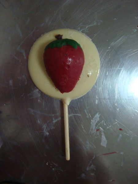 Pirulitos decorados com morango