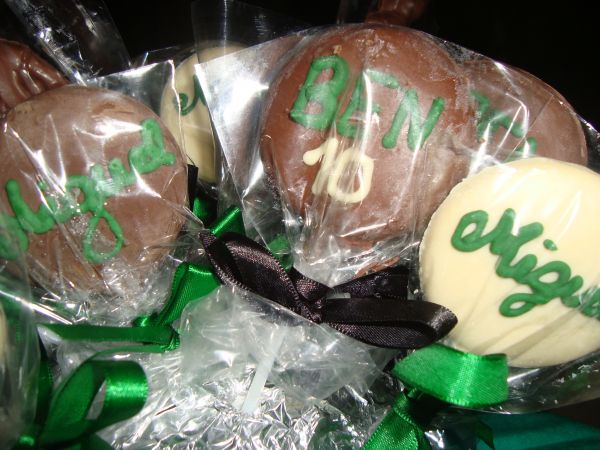 Pirulitos de chocolate decorados c/ nome e tema Ben 10