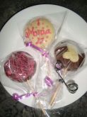 Pirulitos de chocolate decorados c/ nome e tema MÚSICA